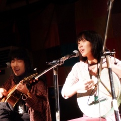 Hi To Him吉他谱