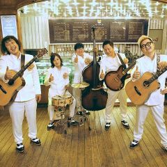 <b>玫瑰旅馆</b>吉他谱