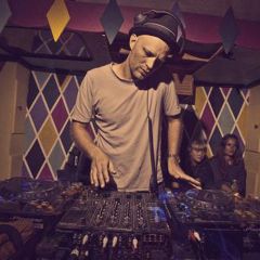 Tomas Barfod吉他谱