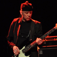 Graham Lewis吉他谱