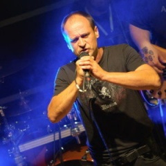 Pawel Kukiz & Piersi吉他谱