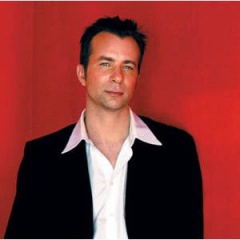 Luc De Larochelliere吉他谱