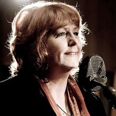 Maggie Reilly