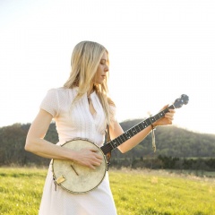 Adrienne Young吉他谱