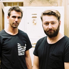 Yolanda Be Cool吉他谱