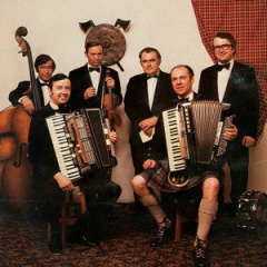 Ian Holmes & His Scottish Dance Band吉他谱